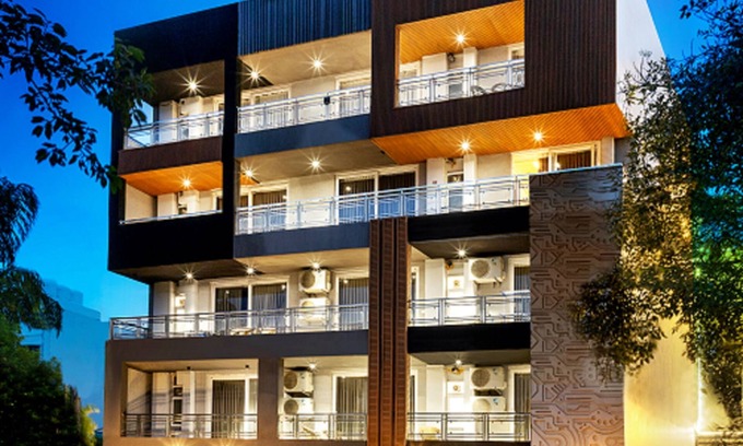 DLF Phase 3 Hôtel | Double Delux Room @ Sterling Room with Balcony Near DLF Cyber City