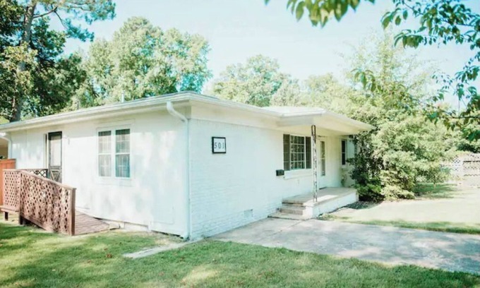 Jacksonville Maison | Double Diamond Rentals - Comfortable 4-bdr Home