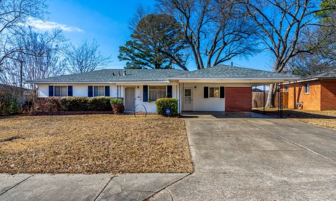 Jacksonville Maison | Double Diamond Rentals- Remodeled spacious Home