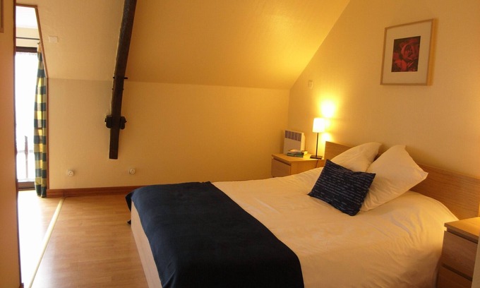 Les Champs-Geraux Maison | Double or Twin-Standard-Private Bathroom-Courtyard view