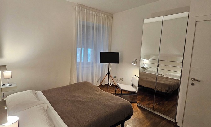 Potenza Maison | Double or Twin - Private Bathroom Inside and Private Parking in Loco
