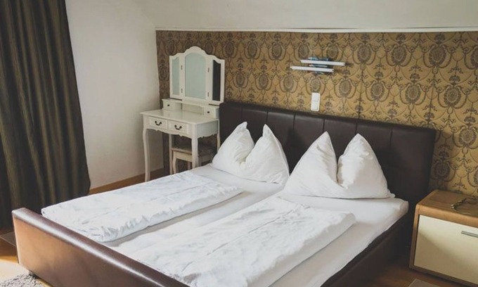 Seewalchen am Attersee Maison | Double room lake view WITH balcony - Hotel Litzlberger Keller