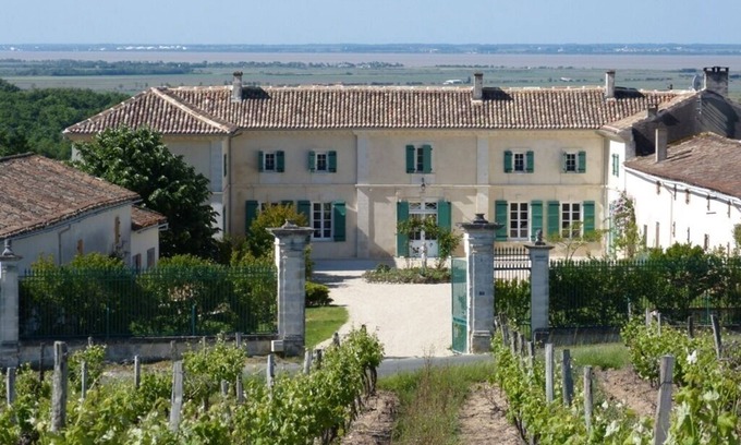 Saint-Thomas-de-Conac Maison | Chambre double à l'étage avec vue sur l'Estuaire et le jardin