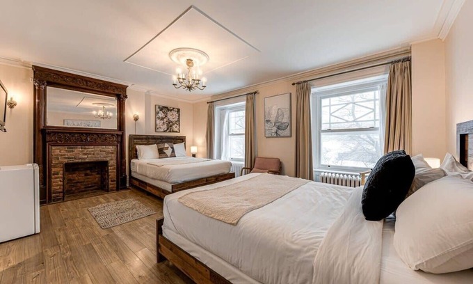 Vieux-Quebec-Cap-Blanc-colline Parlementaire Hôtel | Double Room #5 Summar