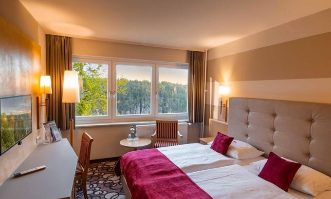 Bastei Maison | Chambre double, bain, toilette, vue sur le rocher - Berghotel Bastei