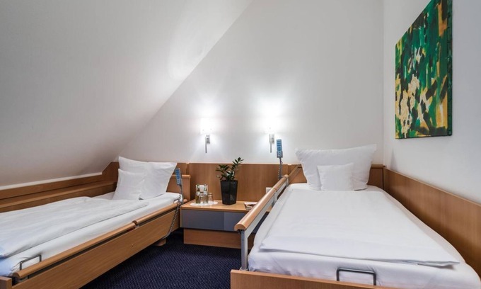 Neuerburg Maison | Double room for the disabled - euvea Freizeit- und Tagungshotel gGmbh