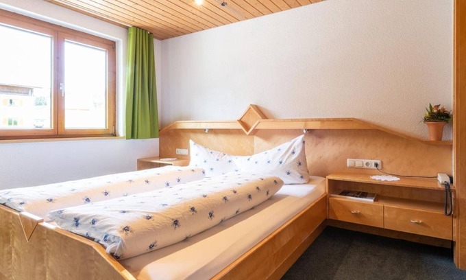 Damuels Lit Et Petit-Déjeuner | Double room - House Furka