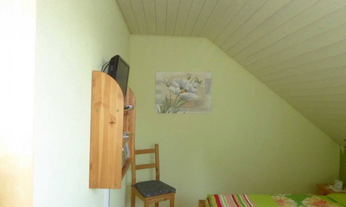 Herbolzheim Appartement | Chambre double n ° 3, 14m², salle de bain partagée - Bea's Gästezimmer