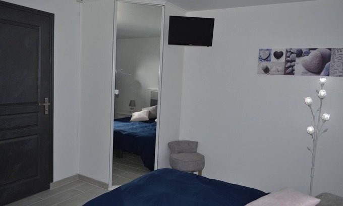 Marans Maison | Chambre double "Oléron" - vue jardin et piscine