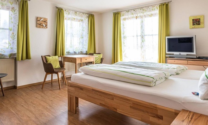 Seeg Appartement | Double room Schlicke with shower, WC - Linde, country house