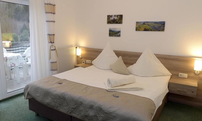 Sankt Aldegund Lit Et Petit-Déjeuner | Double room shower/WC - Scheid, Hubertus