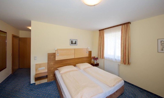 Sankt Martin im Muehlkreis Maison | Double room, shower, WC - Landhotel Gasthof Ernst