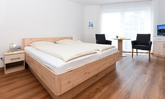 Neuharlingersiel Cottage | Double room with balcony or terrace - Double room in the Hotel-Pension Marlies