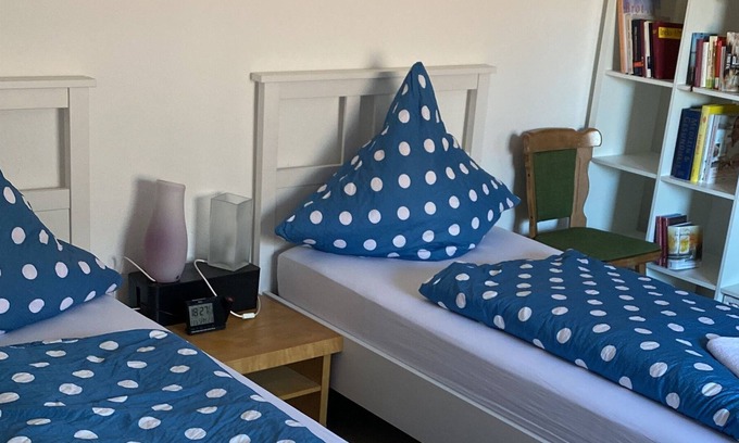 Neusatzeck Appartement | Double room with approx. 18sqm, shared bathroom / shared WC, max. 2 adults + 1 infant (max. 1 year)