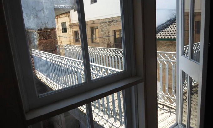 Armamar Maison | Chambre Double avec Balcon et Lit d'Appoint