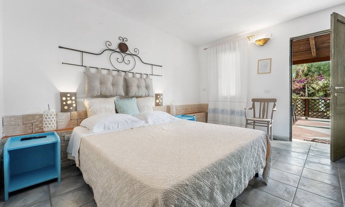 Gonnesa Appartement | Double room with shared pool and kitchen, Wi-Fi and air conditioning