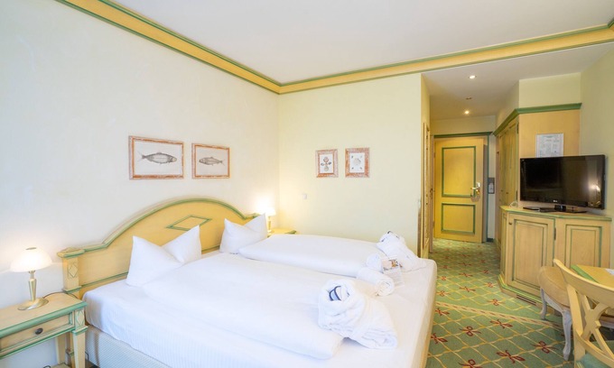 Binz Station Balnéaire | Double room with partial sea view and balcony - Rugard Thermal Strandhotel 4 star superior