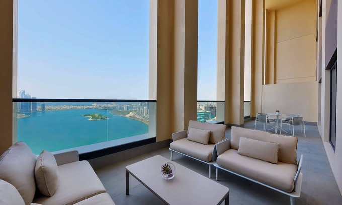Al Majaz Hôtel | DoubleTree by Hilton Sharjah Waterfront Hotel & Residences