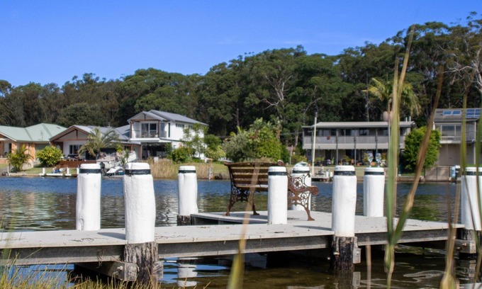 Sussex Inlet Maison | Doug's Jetty - Family Waterfront Getaway