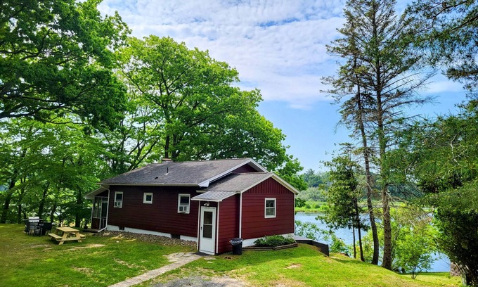 Port Ontario Maison | Douglaston Salmon Run - Estuary Lodge