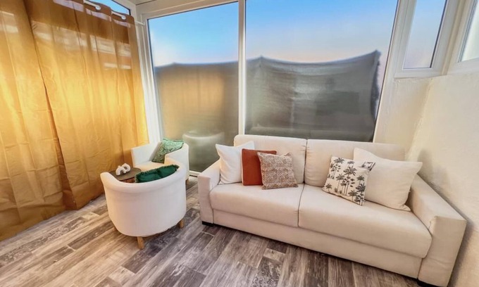 La Gare Appartement | Doux Pavillon - La Canopée: 8min walk from the station