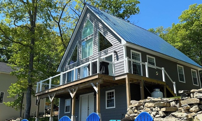 North Stonington Maison | Down the Lake @ Heron's Cove - Lakefront Rental Home near Winery/Trails/Casinos