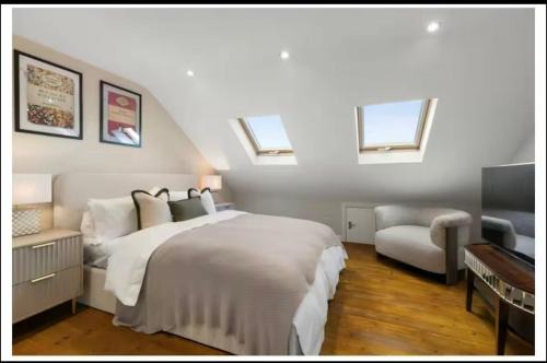 Bruce Grove Maison | Downhills Studio Flat in Loft Space