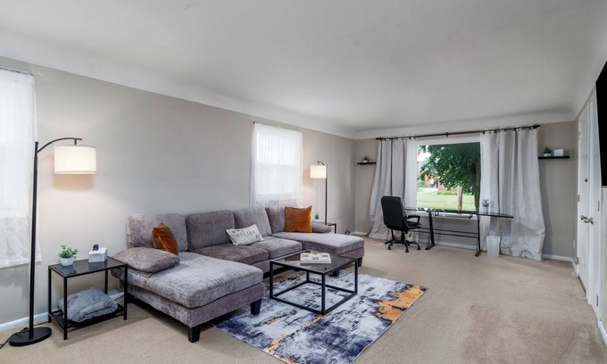Rocky River Appartement | Downstairs Unit in Rocky River