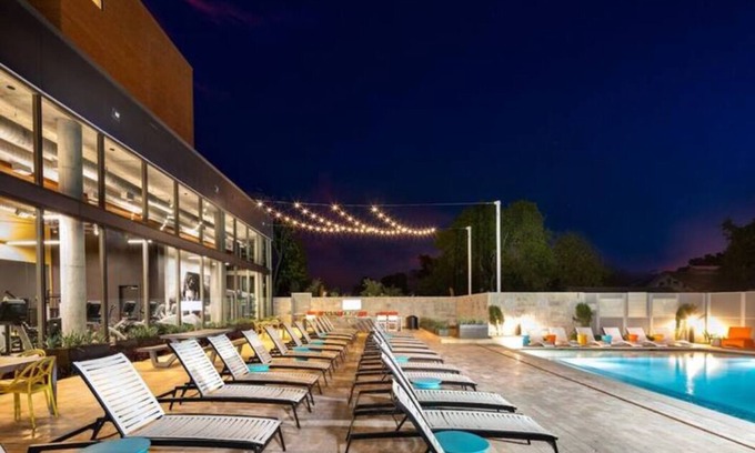 Central East Austin Appartement | Downtown 2BDRM 2BATH Sleeps 6 Free Parking & Pool