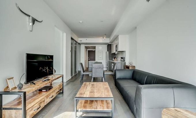 Byward Market - Parliament Hill Appartement | Downtown 2BR Gem with Balcony and Skyline Views