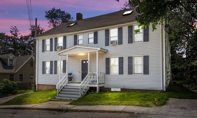 Amesbury Appartement | Downtown Amesbury! 15 Mins to Beach