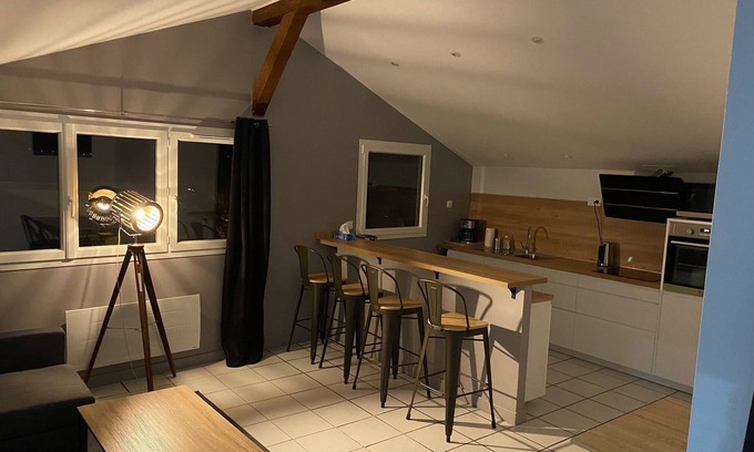 La Cote-Saint-Andre Appartement | Appartement situé en centre ville avec parking privatif.