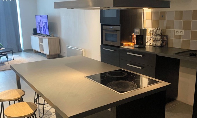 Saint-Lo Appartement | Downtown apartment & Internet+Netflix