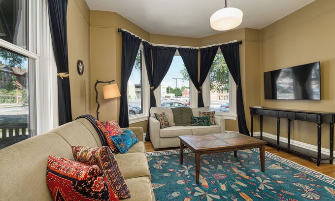 Rose Park Maison | Downtown at Myrtles - 2 Bedroom, 1 Bath Close to all of Missoula's Favorites