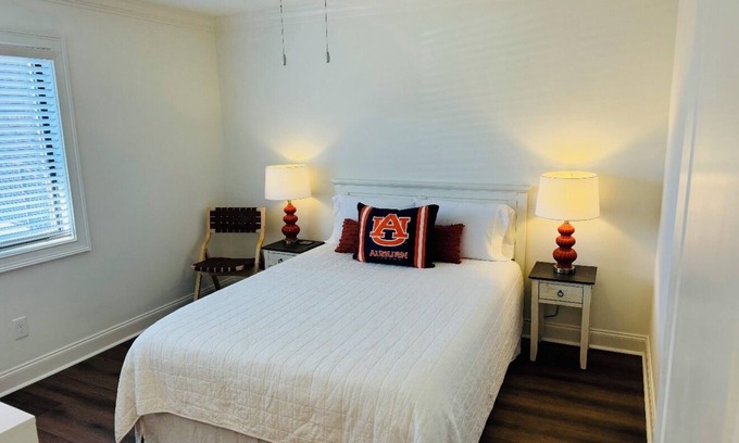 Auburn Copropriété | Downtown Auburn Retreat- Walking distance to Stadium, Toomer's & More!