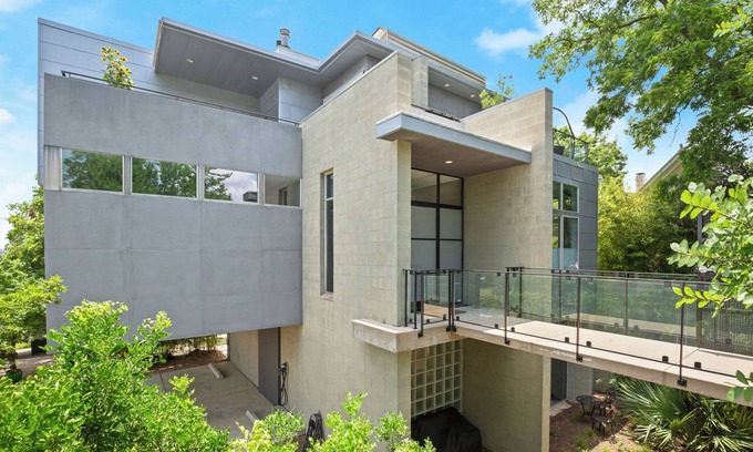 Central East Austin Maison | Downtown Austin Gem I Pet-friendly 4BR home w/ fire pit & fenced yard