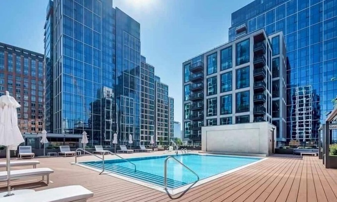 East Cambridge Appartement | Downtown Boston Designer space with Gym and rooftop Oasis’s ,Walk to Seaport!