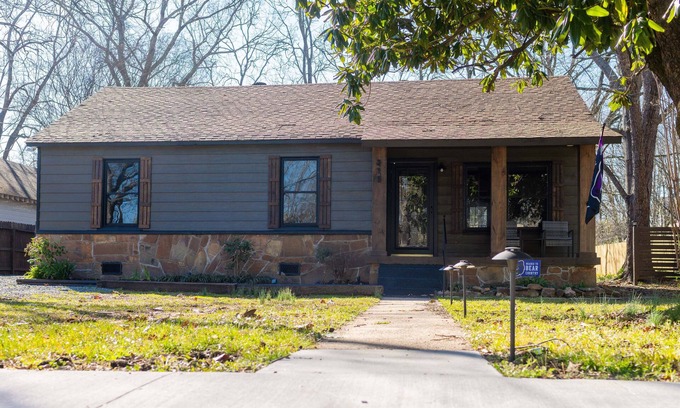 Conway Maison | Downtown charm, walking distance to CBC, blocks from UCA!