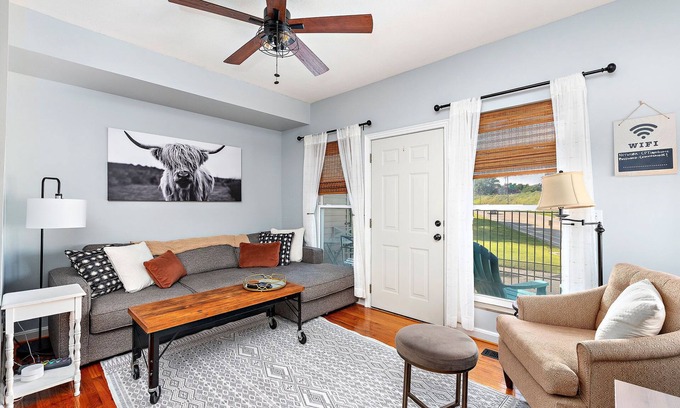 Downtown Kansas City Maison | Downtown Condo w/ City Views Walk to Streetcar