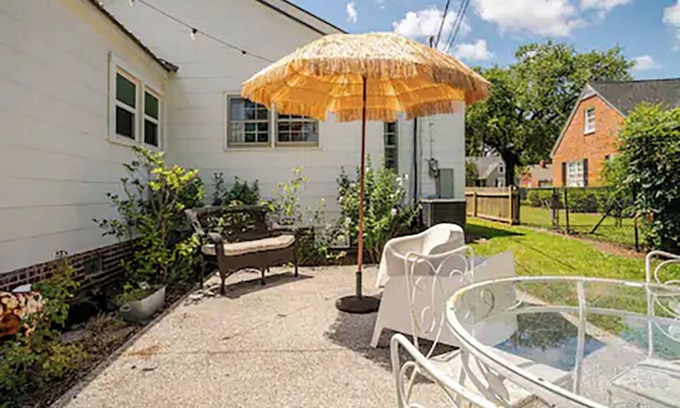 Georgetown Maison | Retro Mid century coastal cottage @ Georgetown