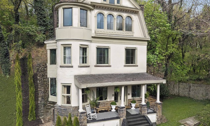 Oakland Maison | Downtown Estate! Can sleep up to 24!