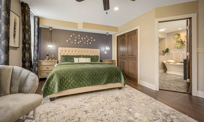 Galena Appartement | Downtown Galena Luxury Penthouse w/ Parking