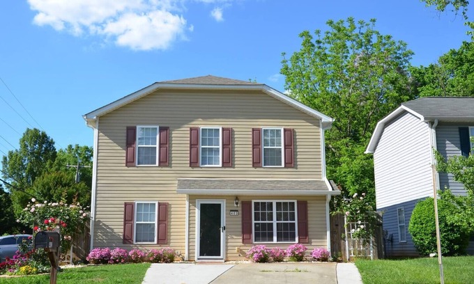 Biddleville Maison | Downtown Gem w/ Fenced Yard, BBQ Grill and Firepit