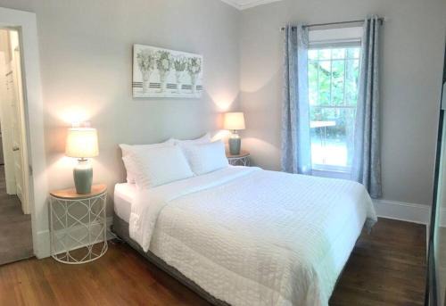 Newton Maison | Downtown Gem- Walking Distance to Newton Square