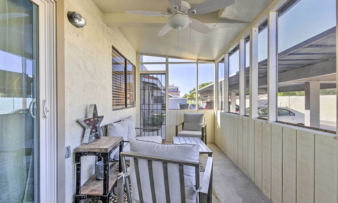 Gilbert Copropriété | Downtown Gilbert Condo w/ Screened Porch!
