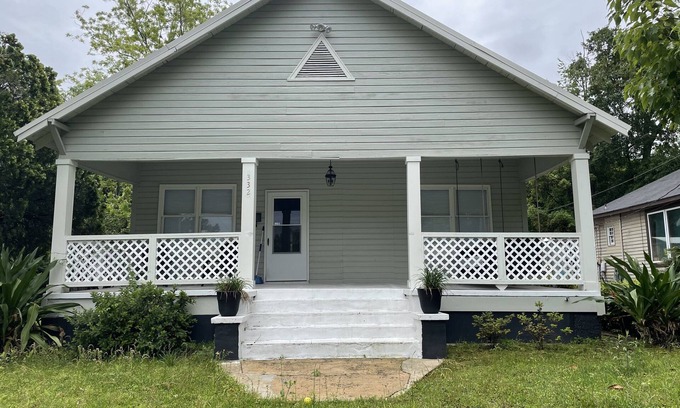 Thomasville Maison | Downtown Historic Acorn Cottage