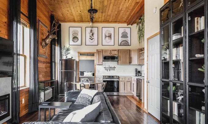 Isle Appartement | Downtown Isle; one block to Lake Mille Lacs beach!