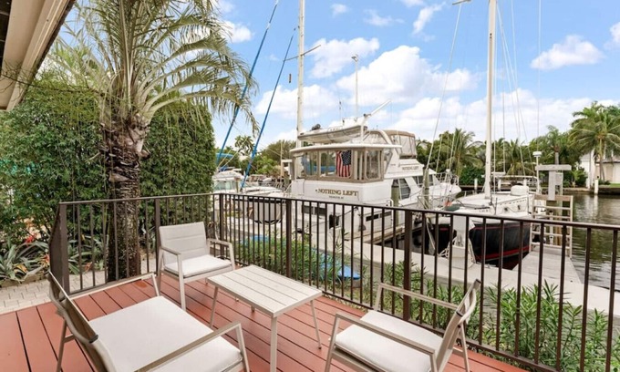 Hendricks and Venice Isles Maison | DOWNTOWN LAS OLAS WATERFRONT HOME! UPDATED UNIT