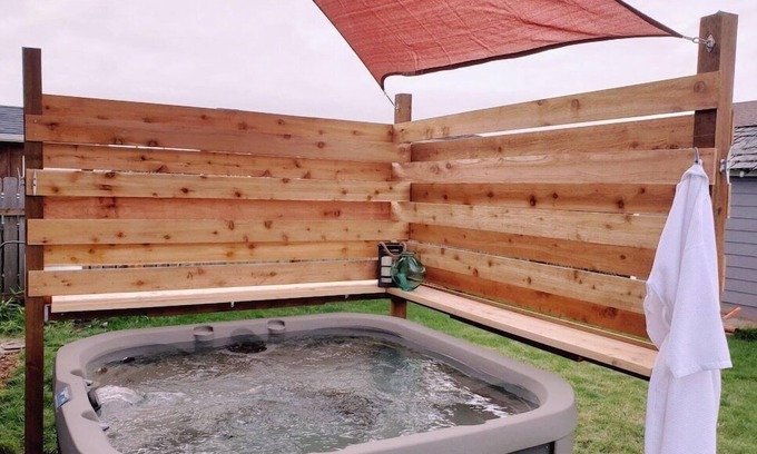 Long Beach Maison | JACUZZI! Marcher partout - arrière-cour pour chiens - foyer. Voyez pourquoi nous sommes les meilleurs!