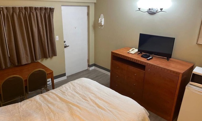 Vernon Hôtel | Downtown location near to restaurants pubs & bars. also near to marts .